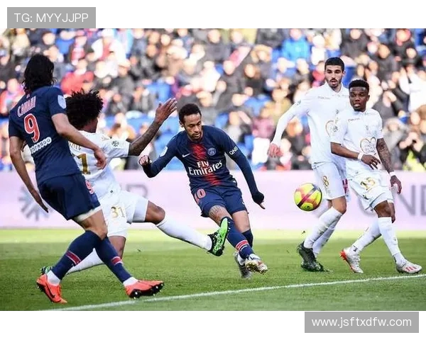 里昂主场鏖战摩纳哥巅峰对决再燃法甲冠军争夺激情