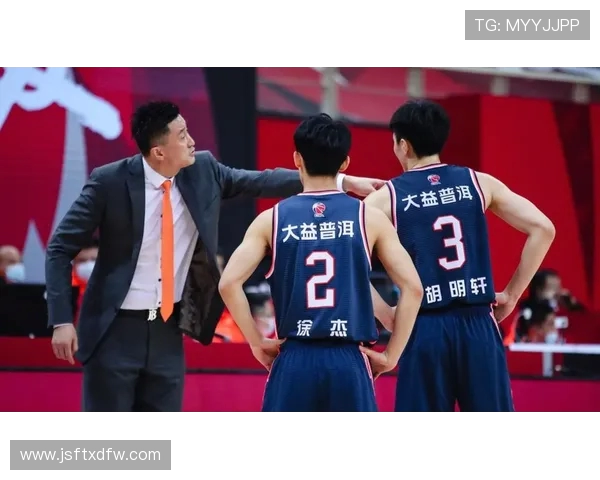 辽宁本钢鏖战激烈争锋赛场豪强对决点燃篮球巅峰之夜