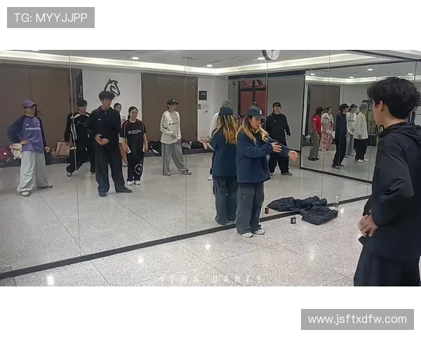 重庆街舞队包夹技巧分析与表现评估探讨