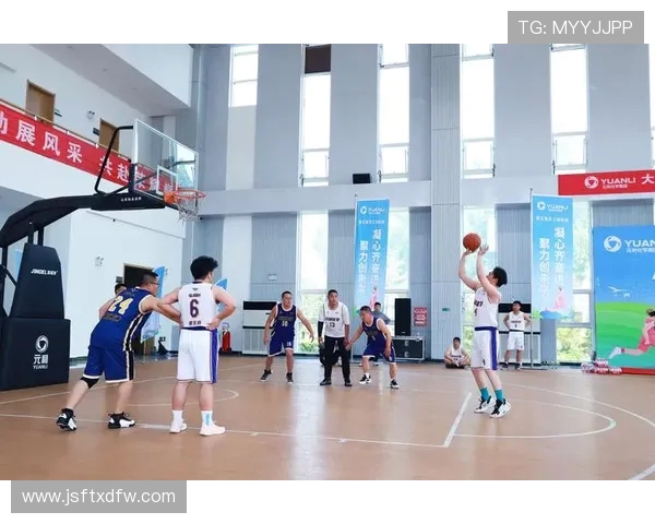 以篮球为核心探讨团队协作精神与青春奋斗力量的完美融合