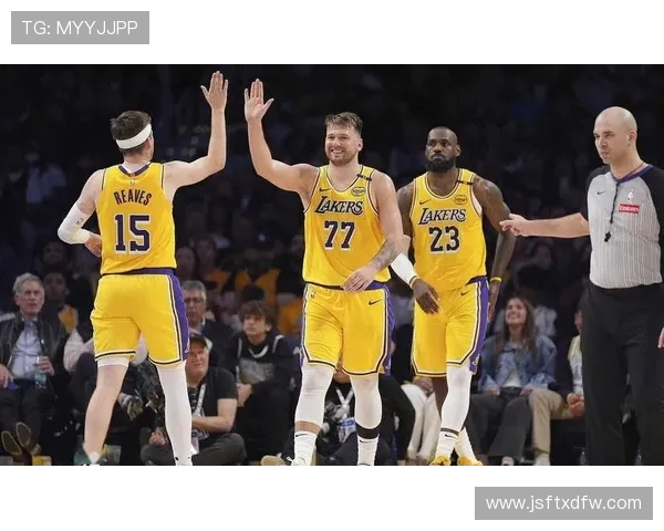 三月湖人与鹈鹕的激烈对决展现篮球魅力与团队精神的巅峰较量