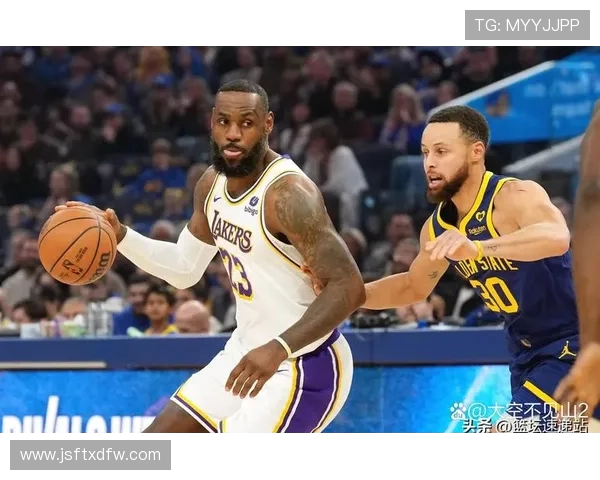 勇士队在激烈对决中以108分战胜灰熊队展现强大实力 勇士队在激烈对决中以108分战胜灰熊队展现强大实力